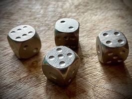 4 Metallwürfel - hochwertig, massiv, silberfarben