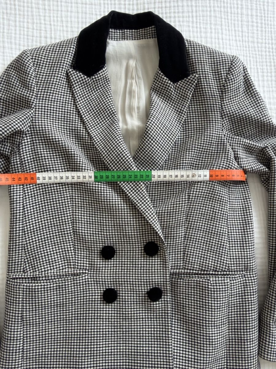 Jacken: Klassischer Blazer mit Samt-Kragen und Knöpfe – Gebraucht aus Au ZH von eac_gm25 4
