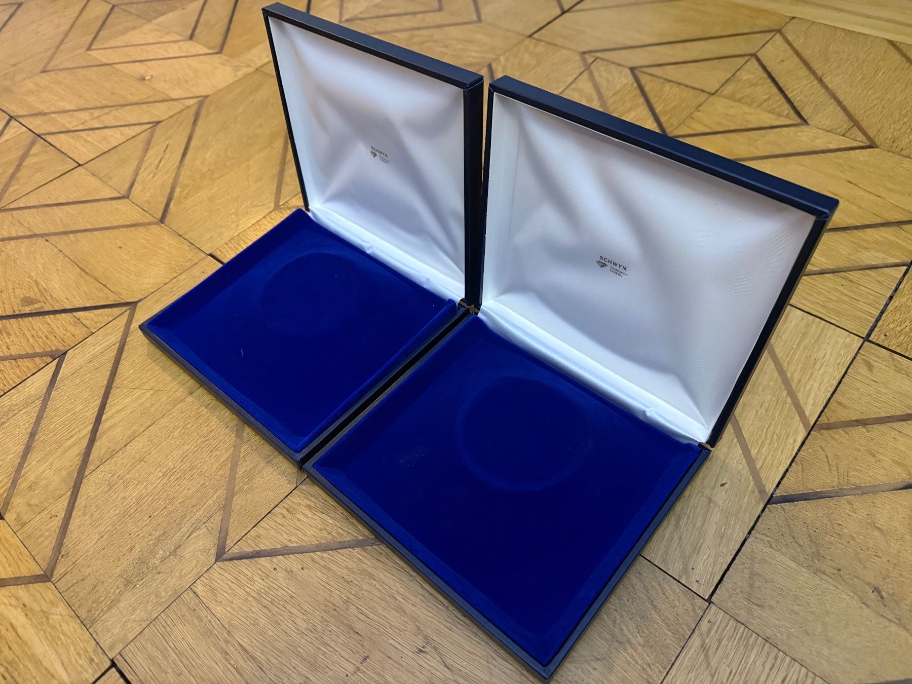 Tutte le decorazioni: 2 Schmuckschatullen blau gebraucht im Set – Nuovo (secondo la descrizione) da Aesch ZH venduto da Tomy007008 1