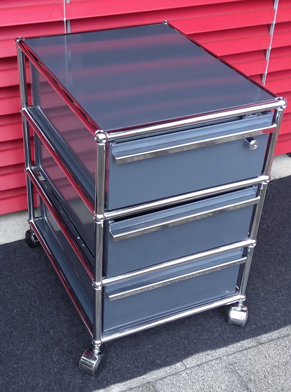 USM Eléments de bureau: USM Korpus/Rollcontainer ab 1.- – D'occasion à Safnern par Leila2 4