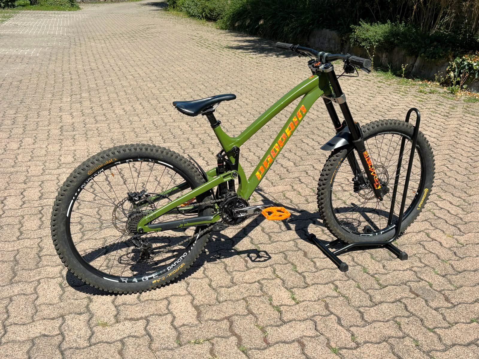 Propain Biciclette: Propain Rage AL Grösse M Downhill Bike – Usato da Oetwil an der Limmat venduto da Dudel 1