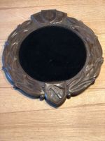 Antike Abzeichentafel aus Holz