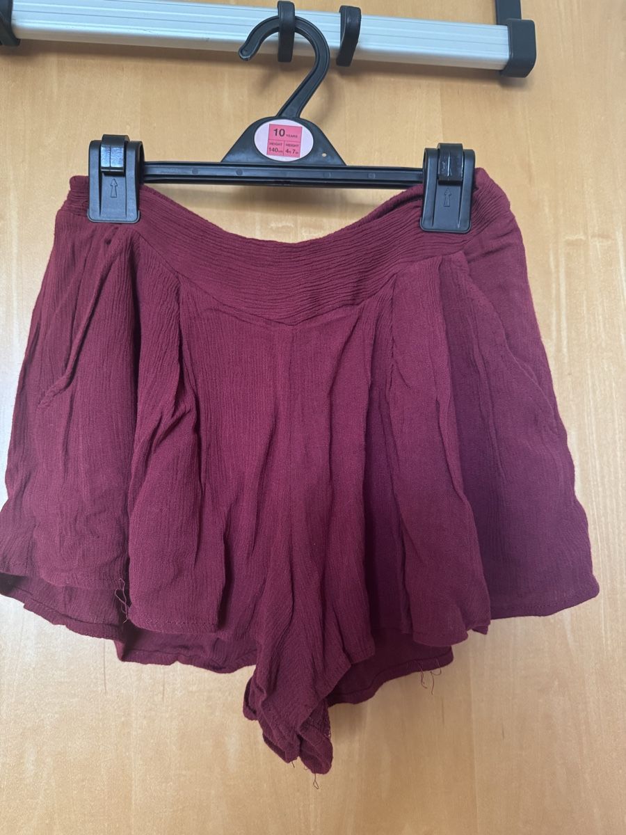 Pantaloni: Shorts Subdued Bordeaux Taille M  – Nuovo (secondo la descrizione) da Villars-sur-Glâne venduto da Oriane_ 1