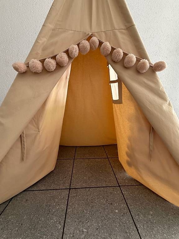 Alri letti & mobili per bambini: Kinder-Tipi-Zelt mit beigen Pompons – Nuovo e nell'imballaggio originale da Basel venduto da nashylicious 2