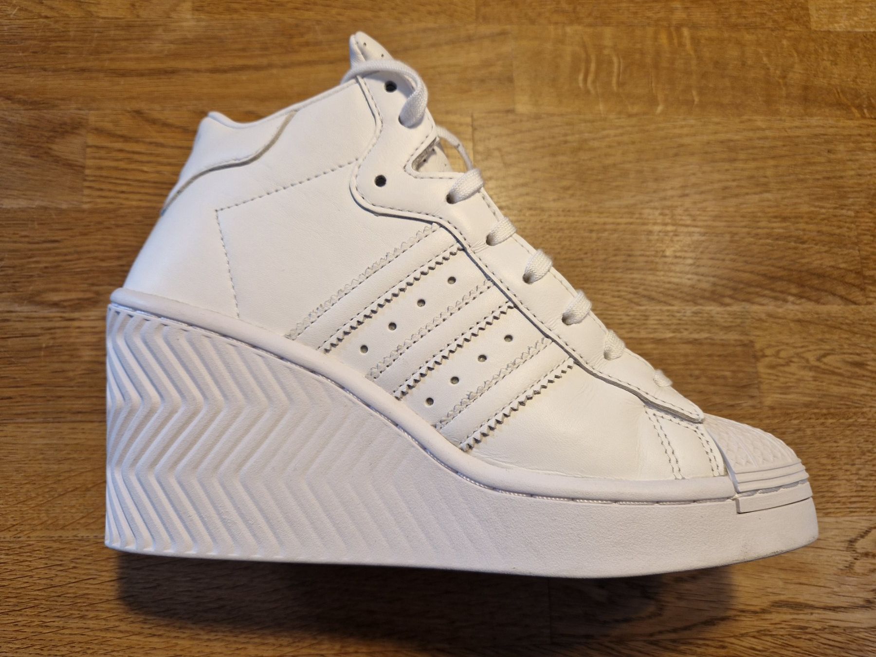 Adidas Damenschuhe: Adidas Superstar Ellure / Keilabsatz – Gebraucht aus Kerns von artisamantes 2