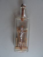 Glasflasche mit Kreuzigungsszene/ Geduldsflasche - antik