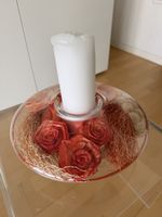 Bougeoir en verre avec fleurs séchées et bougie décorative