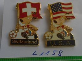 2 Ver. USA 94 Masskottchen Fussball Pins (L1158)