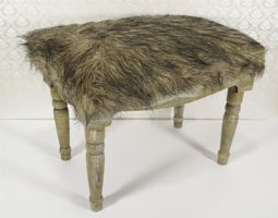 dekorativer Fuss-Schemel mit Fake Fur