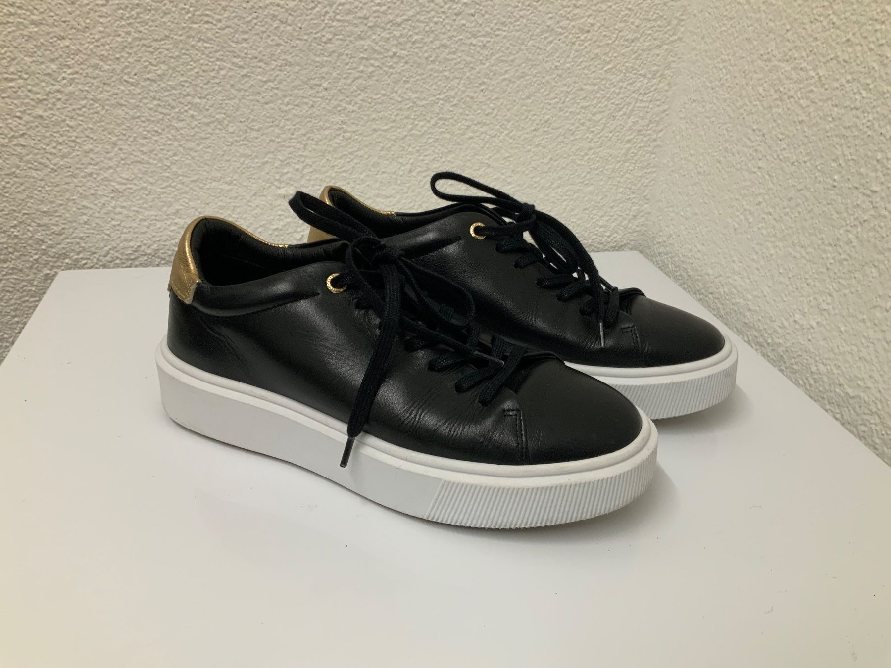 Ted Baker Damenschuhe: Ted Baker Sneakers Shimmah Gr.38, schwarz – Gebraucht aus Siebnen von mac_8tmv 1
