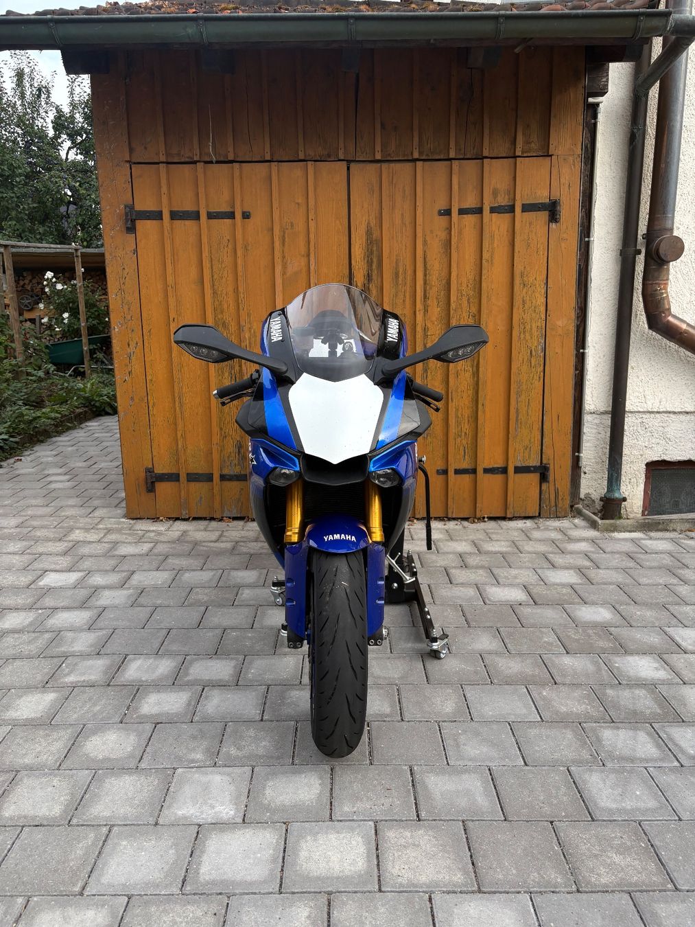 Yamaha Route: Yamaha R1 2016 + Zentralständer – D'occasion à Schaffhausen par T.h.e.o 1