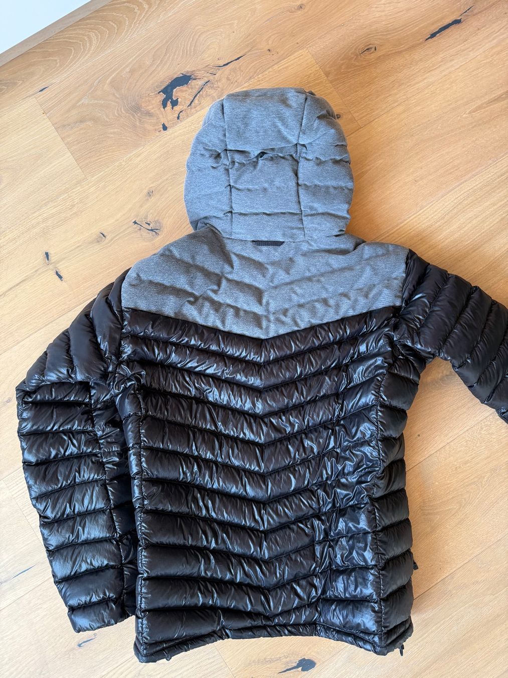 Peak Performance Giacche: Peak Performance Daunenjacke schwarz grau Grösse M – Usato da Appenzell Steinegg venduto da lank30 1