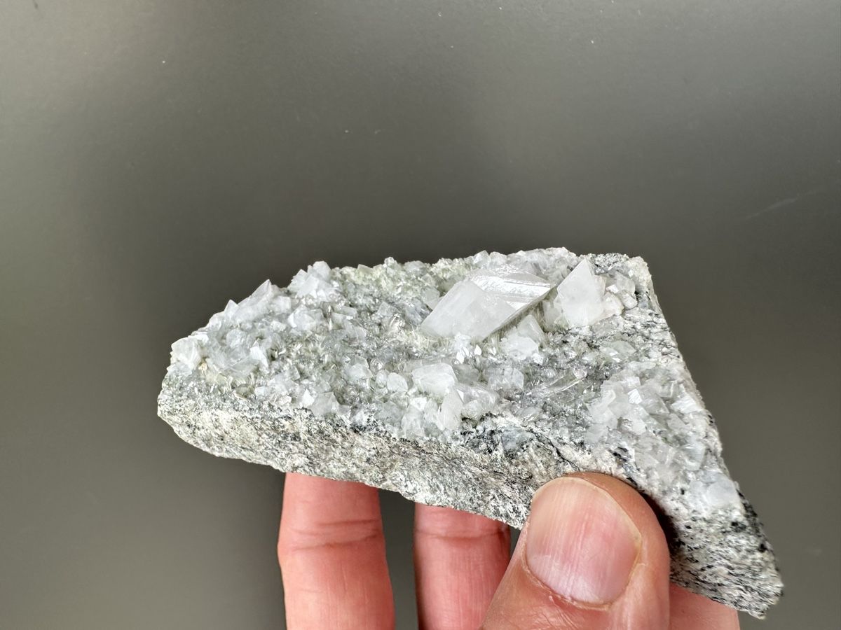 Minerali & Pietre curative: Adular Amiant Quarz Maderanertal – Usato da Oberuzwil venduto da Crystall0 6