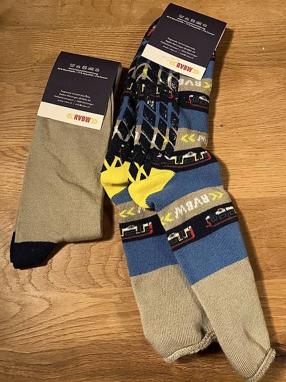 Socken: 2x Sockenpaar RVBW-Bus (mit Noppen!) – Gebraucht aus Basel von jon_z292 1