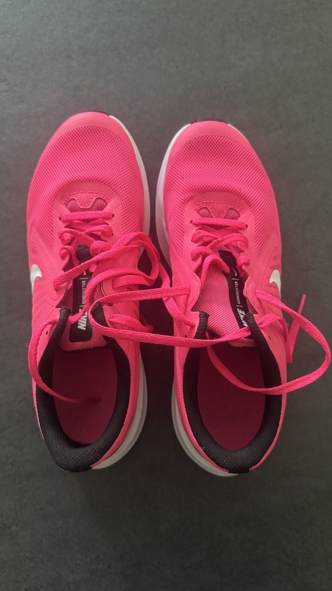 Nike Chaussures femmes: Nike Laufschuhe pink Grösse 38.5 – D'occasion à Dübendorf par lilmissprincess 1