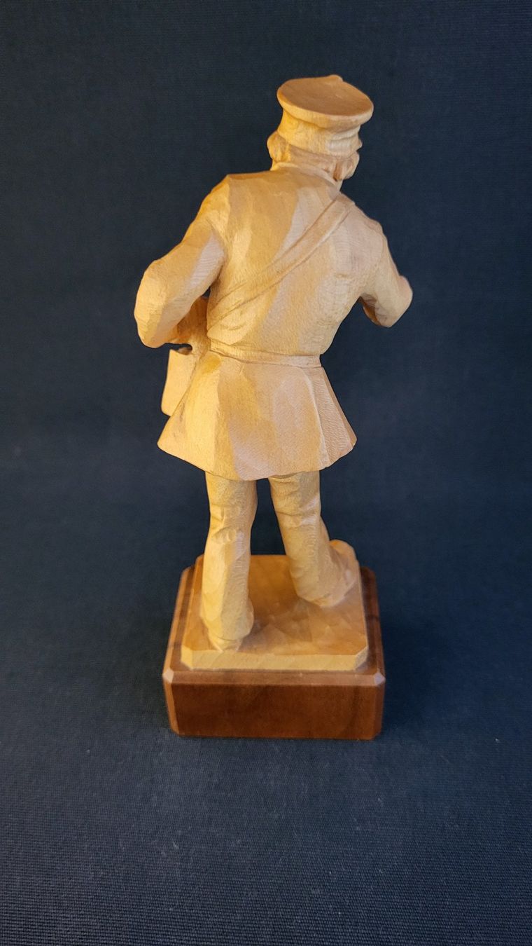 Statuette: Holz-Schnitzerei Postbote – Usato da Basel venduto da spinne02 4
