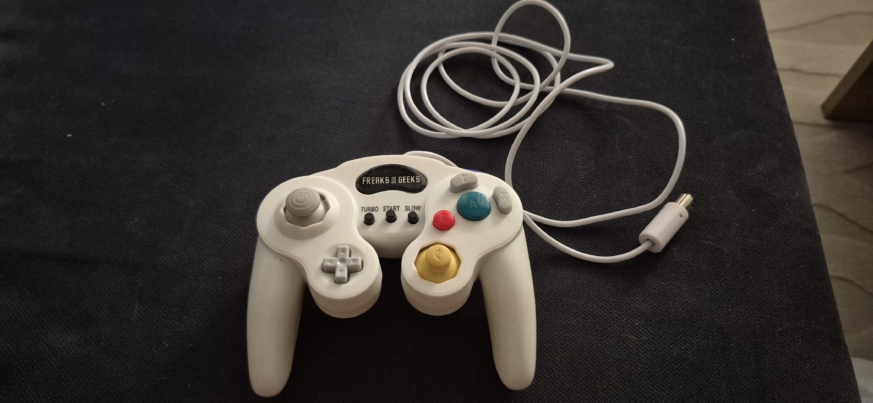 Controller: MANETTE CONTROLLER GAMECUBE FREAKS AND GEEKS RETRO GAMING  – Usato da Grand-Lancy venduto da luc111 1