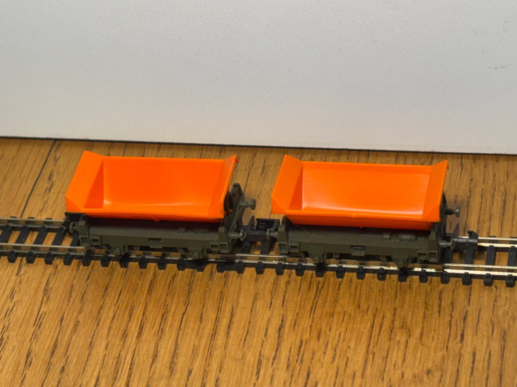 Modelleisenbahnen: L2265: 2 Loren (Spur N) – Gebraucht aus Birsfelden von Birs_25 1