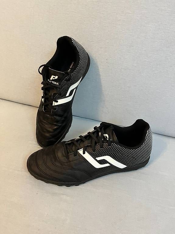 Herrenschuhe: Fussballschuhe Pro Touch, Grösse 40 – Gebraucht aus Bühl BE von psos