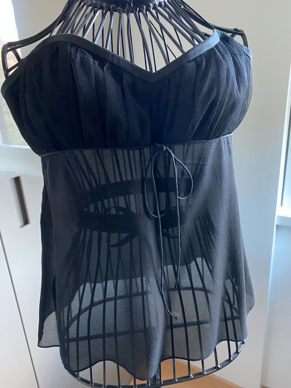 Hugo Boss Tops: Hugo Boss top – Gebraucht aus Novazzano von ige_cwq5