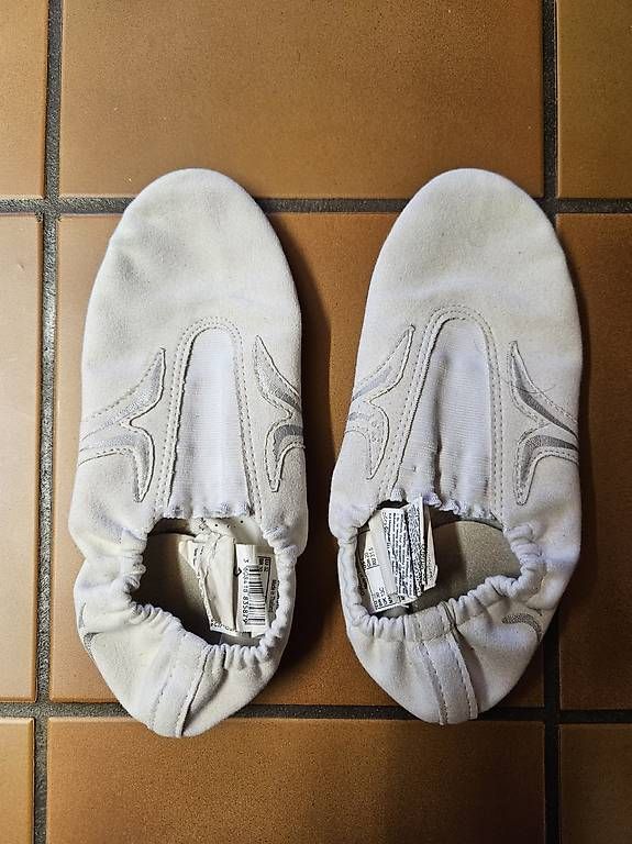 Scarpe da uomo: Gymnastikschuhe Gr. 32 – Usato da Merishausen venduto da NicoleB81