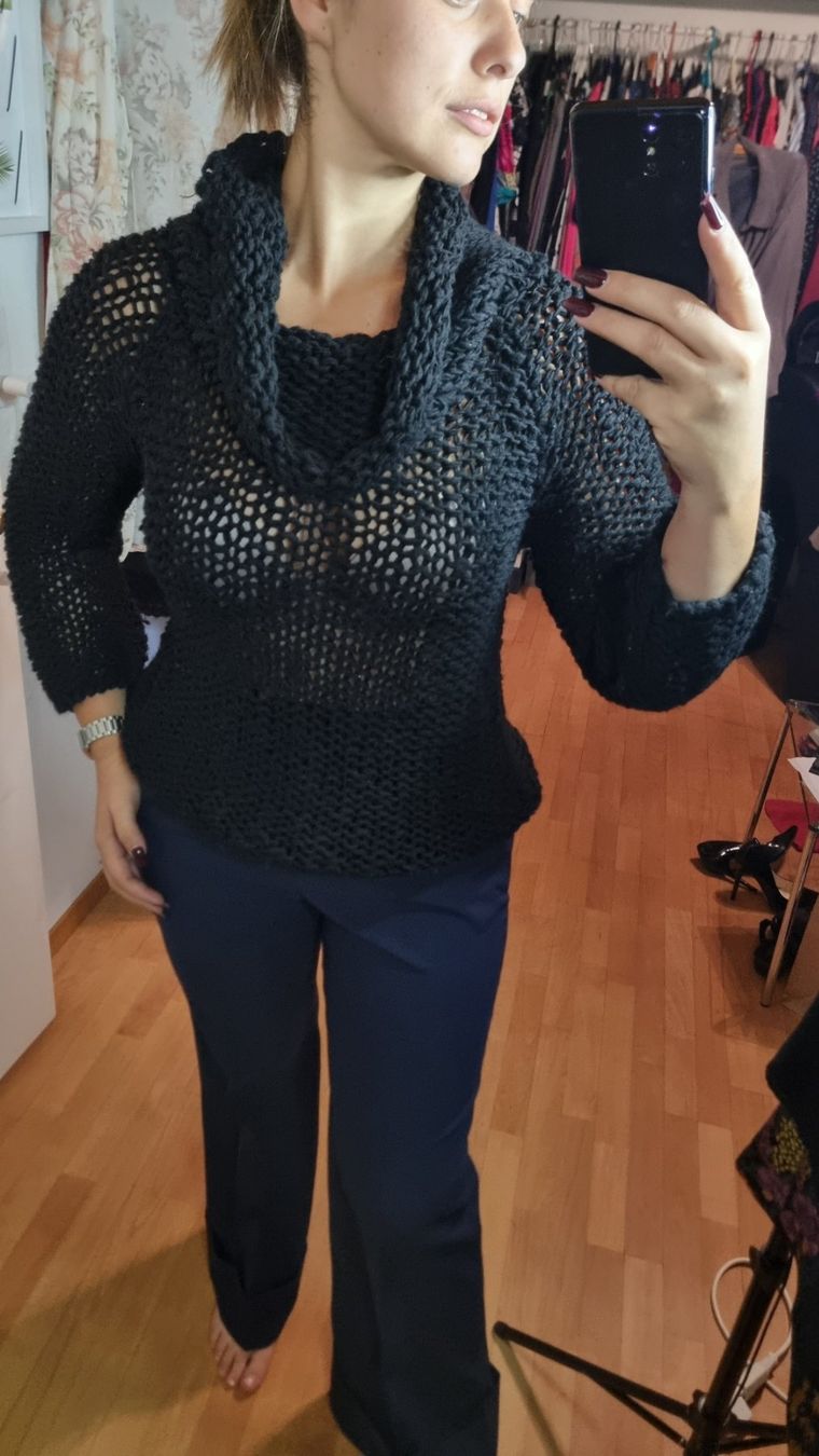 Maglioni & Felpe: Schwarzer Grobstrickpullover, Rollkragen, Gr. 38/40 – Usato da Wald ZH venduto da CapLux