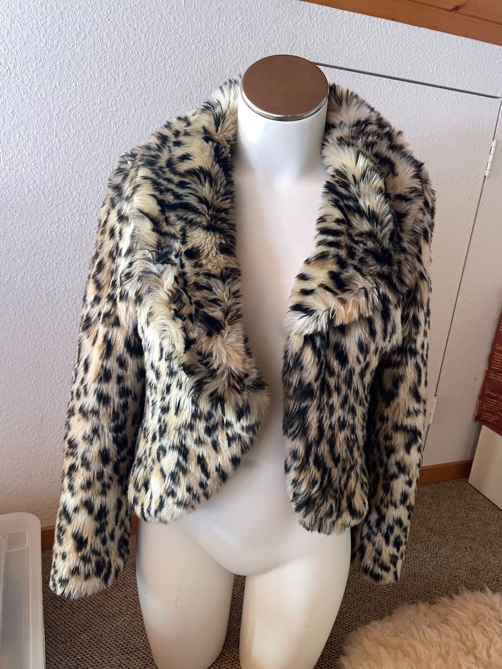 Giacche: Leopard Jacke Damen Gr S fake fur – Usato da Volketswil venduto da n_r_5gdf 2