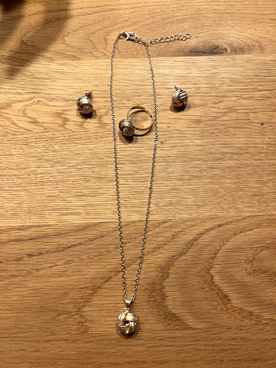 Sonstiger Schmuck: Schmuckset goldfarben: Kette, Ring und Ohrstecker – Neu (gemäss Beschreibung) aus Wittenbach von Tamara113