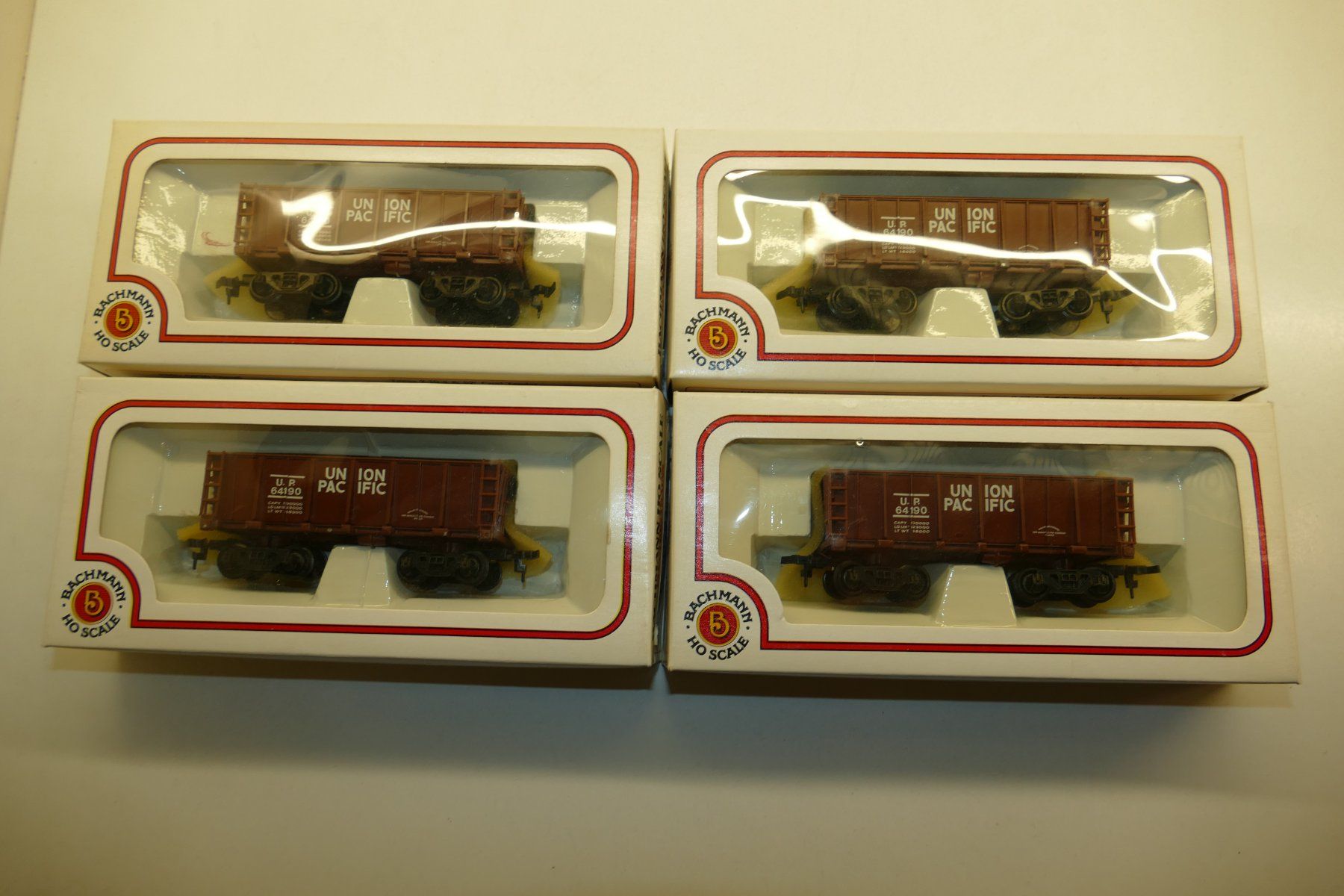 Modellini di ferrovie: Bachmann H0: 4xUS Ore Car Union Pacific – Nuovo (secondo la descrizione) da Niederhasli venduto da rail-duerst