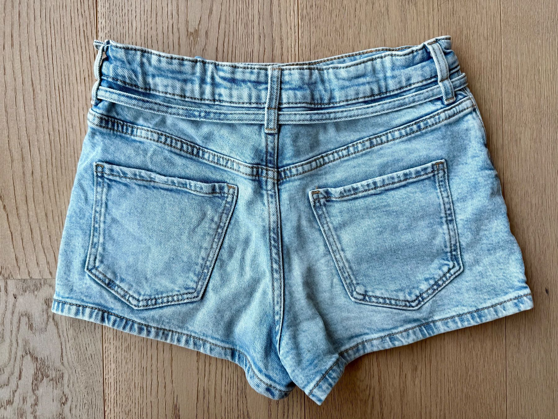 H&M Pantaloni: Coole Jeans Shorts Grösse 146 – Usato da Cham venduto da Contuc 1