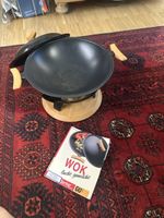 Wok Spring Gusseisen mit Deckel und Gestell guter Zustand