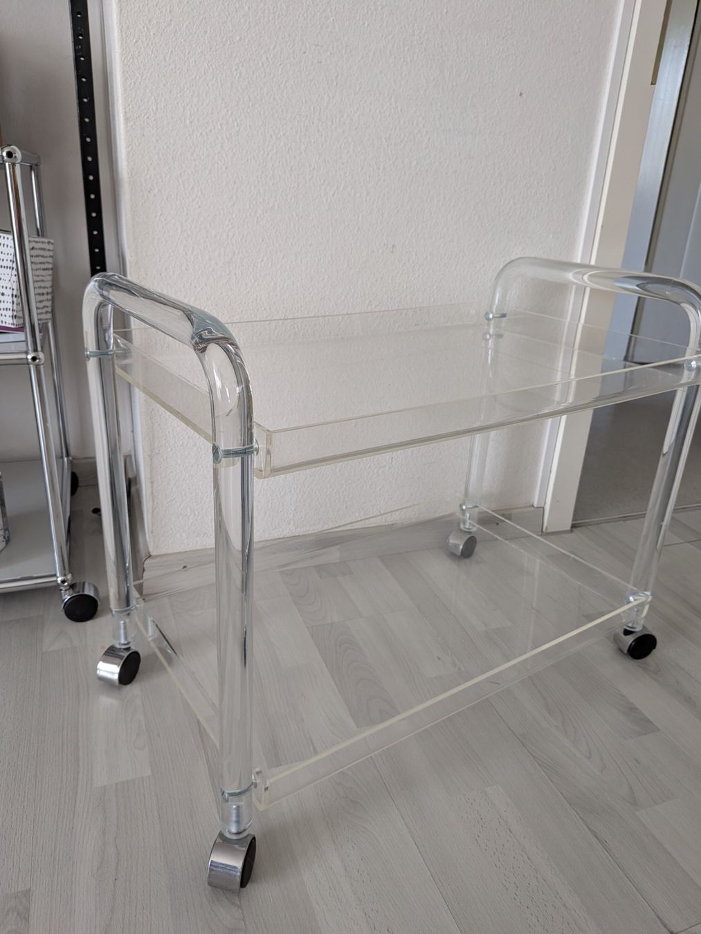 Carrelli di servizio: Plexiglas Servierwagen Beistelltisch – Usato da Emmen venduto da magelan