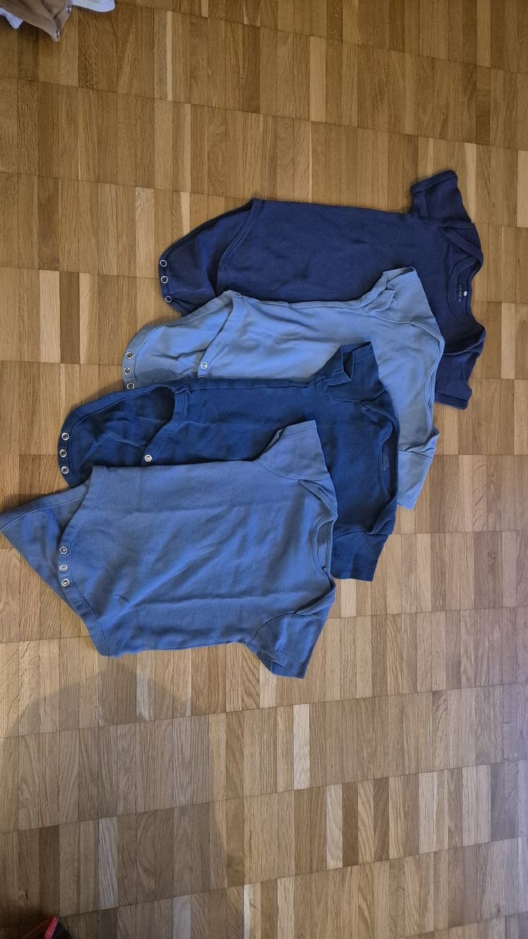 Lotti & Set di vestiti: 4er Set Baby Bodys Grösse 92 – Usato da Schaan venduto da lulu_xx