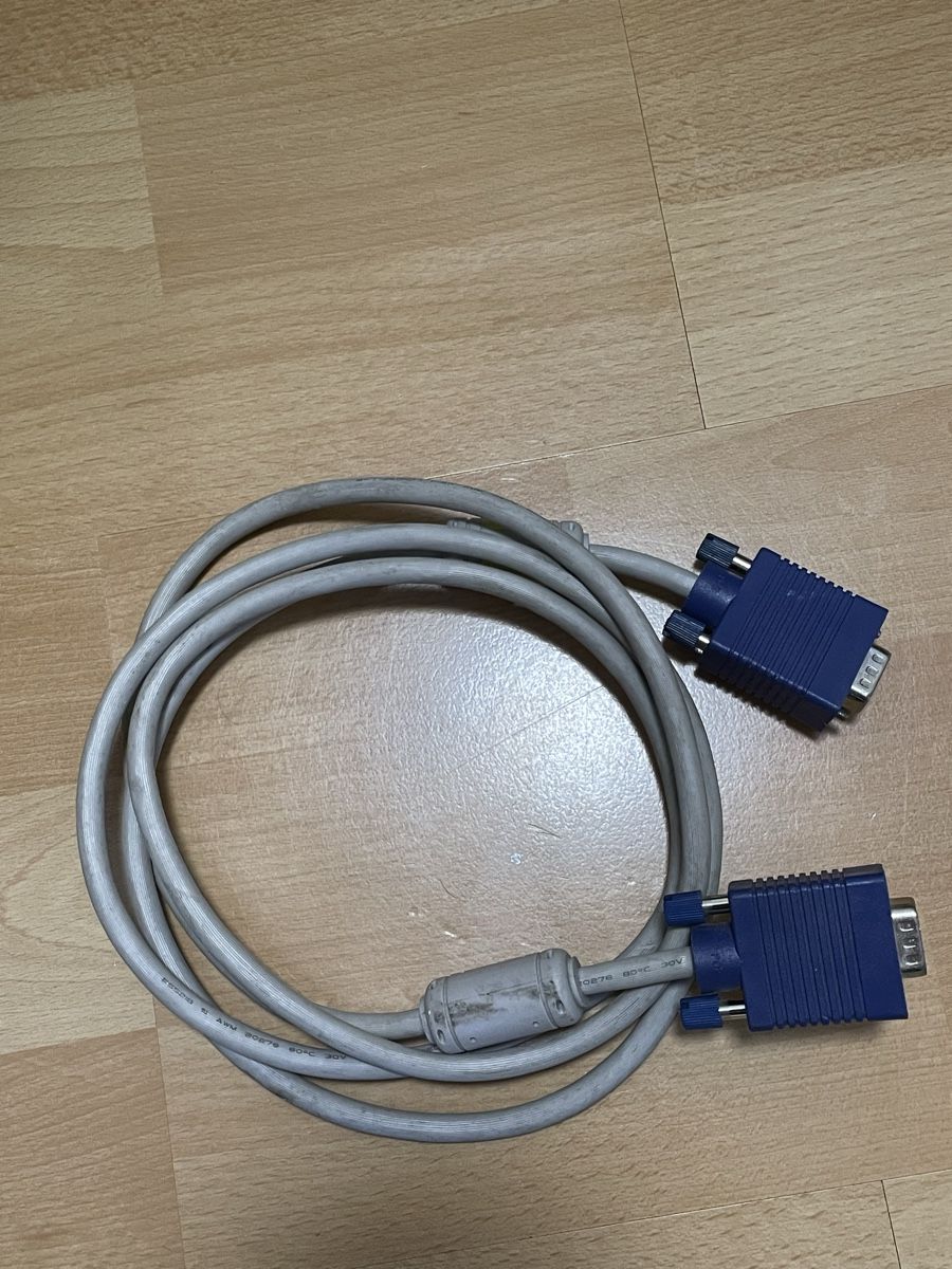 Cavi: Verkaufe ein gebrauchtes VGA-Kabel – Usato da Uzwil venduto da Arto-19 1