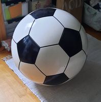 massiver Holz-Fussball mit Geheimfach