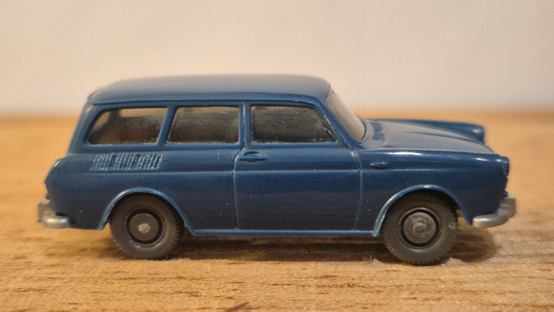 Wiking Modellini d'auto: VW 1600 Variant von Wiking – Usato da Uznach venduto da Katinka83 4