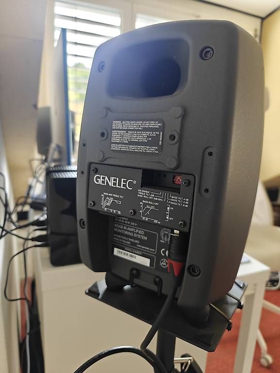 Genelec Casse acustiche: Genelec 8030 B - aktive Studio Lautsprecher mit Stativen – Usato da Endingen venduto da frusciantee 1