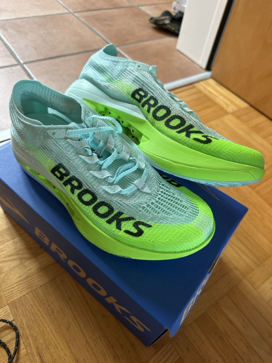 Brooks Scarpe da uomo: Brooks Hyperion Elite 5 (42.5) – Nuovo e nell'imballaggio originale da Sigirino venduto da del_l62x
