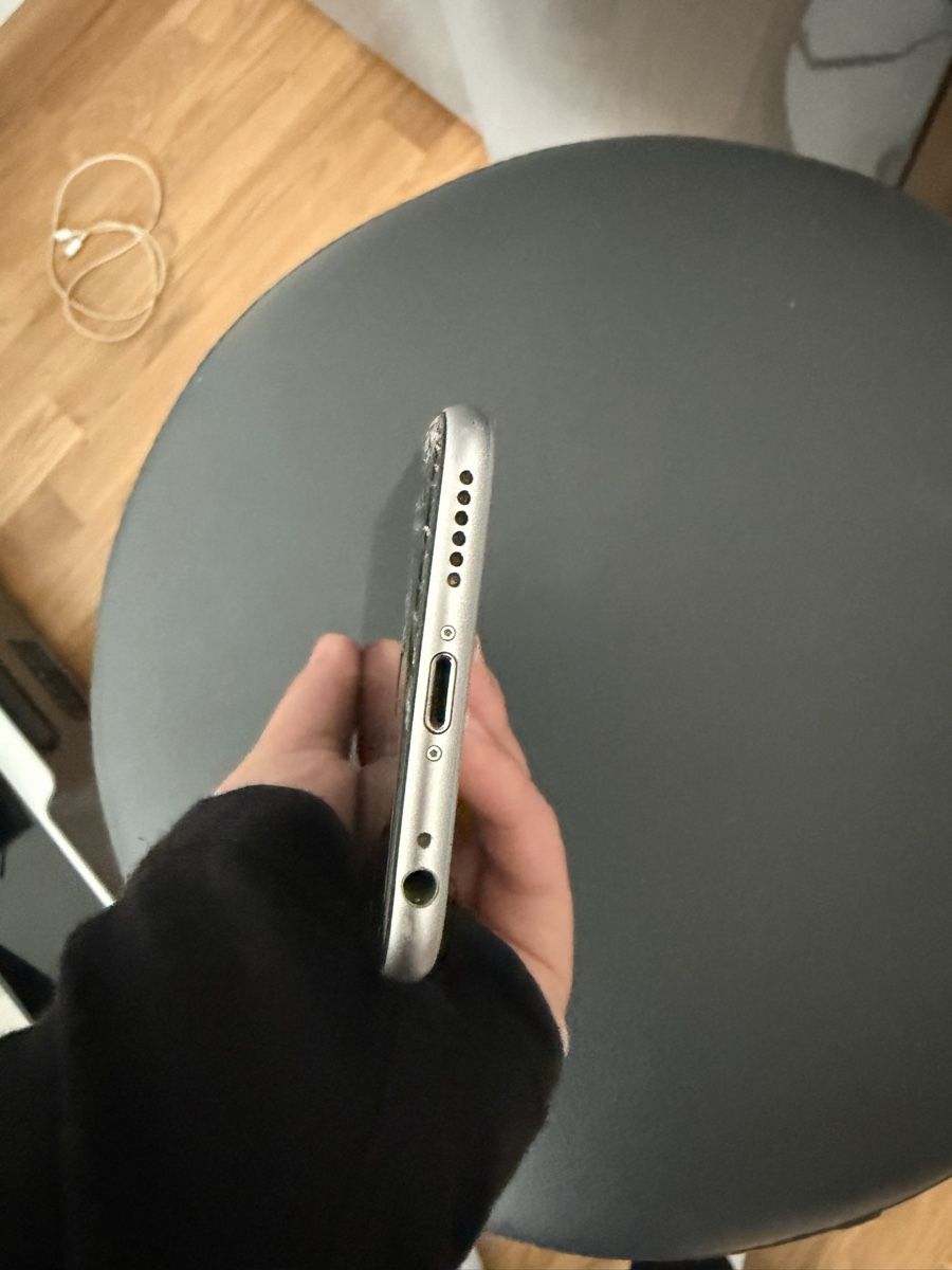 Apple Handys / Smartphones: Apple iPhone 6 silber – Gebraucht aus Basel von Leyla_12 6