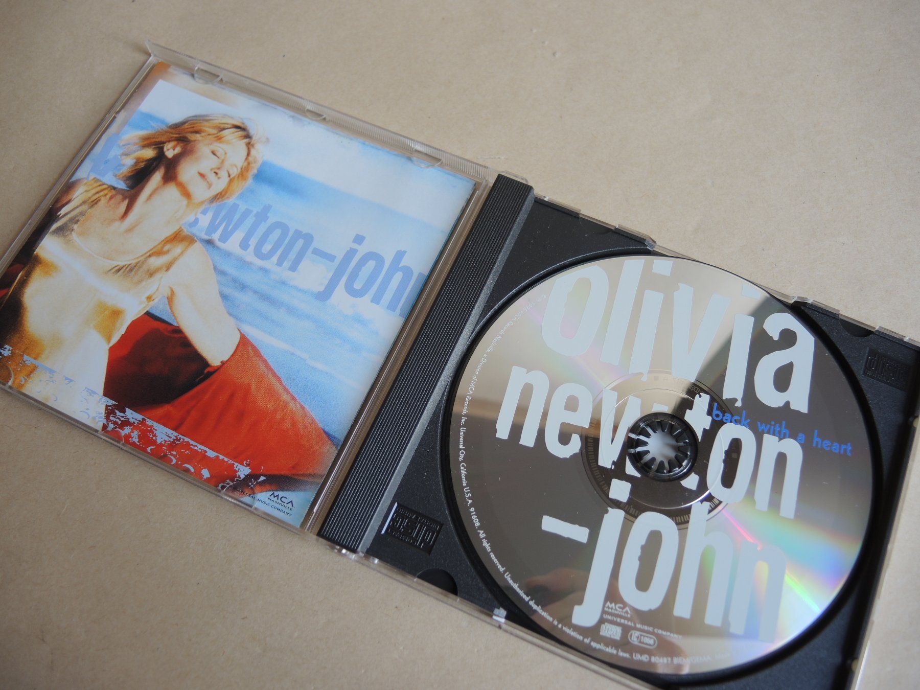 CDs: Olivia Newton-John - Back With A Heart - CD – D'occasion à Rorschach par Pop-upBrocki 1
