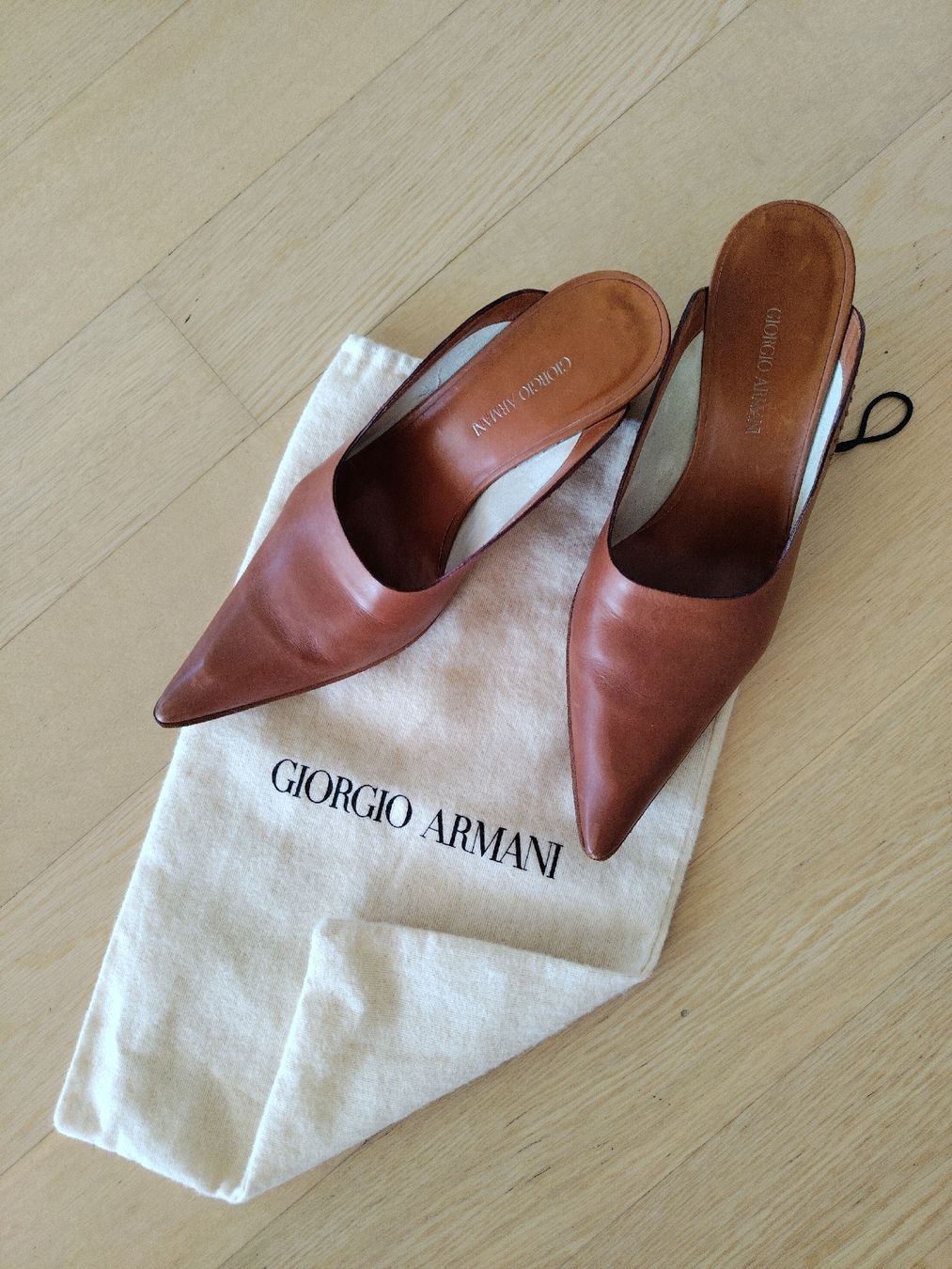 Armani Scarpe da donna: GIORGIO ARMANI Pantolette Leder Cognac Size 36 – Usato da Buchrain venduto da QueenyHE51 8