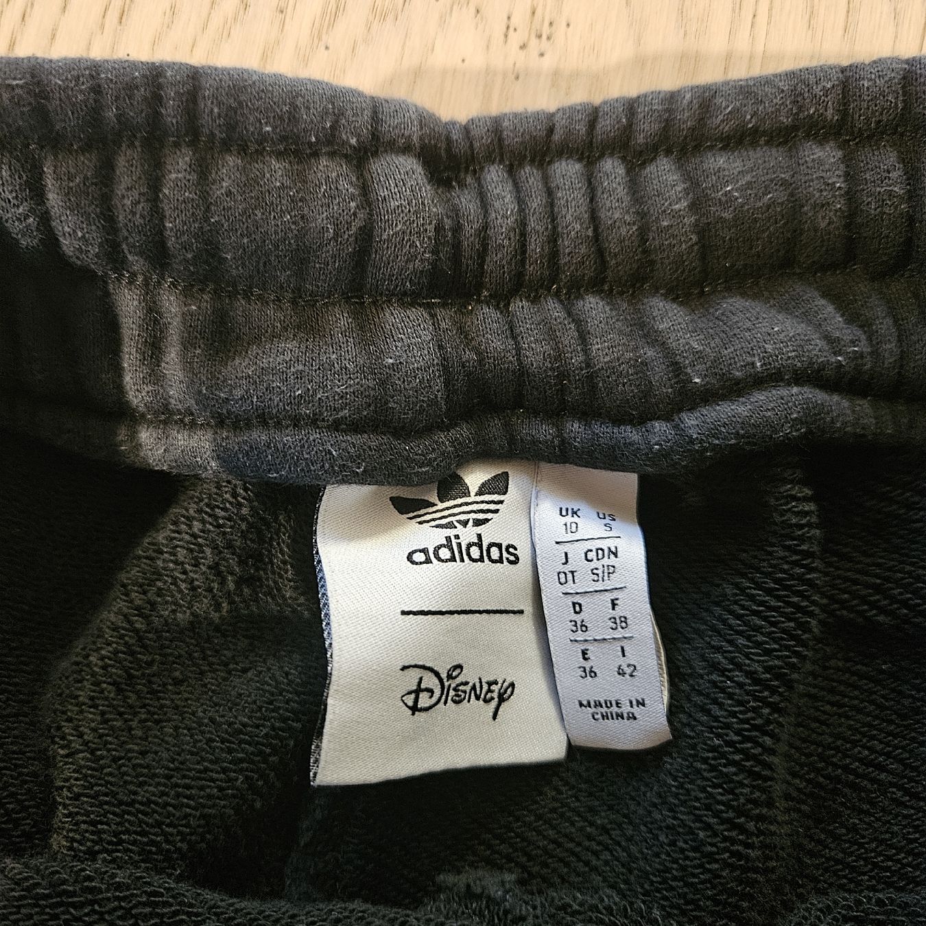 Adidas Hosen: Adidas Trainerhose, Disney – Gebraucht aus Rüschlikon von niwa 2