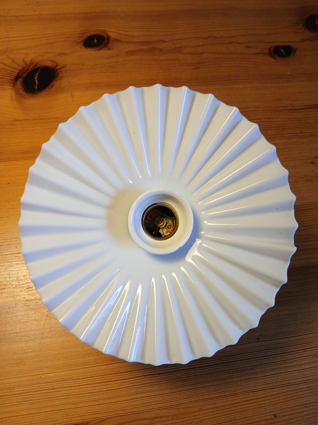 Lampadari & plafoniere: Deckenleuchte Messing mit weißem Glasschirm – Usato da Oberentfelden venduto da Trinity1945