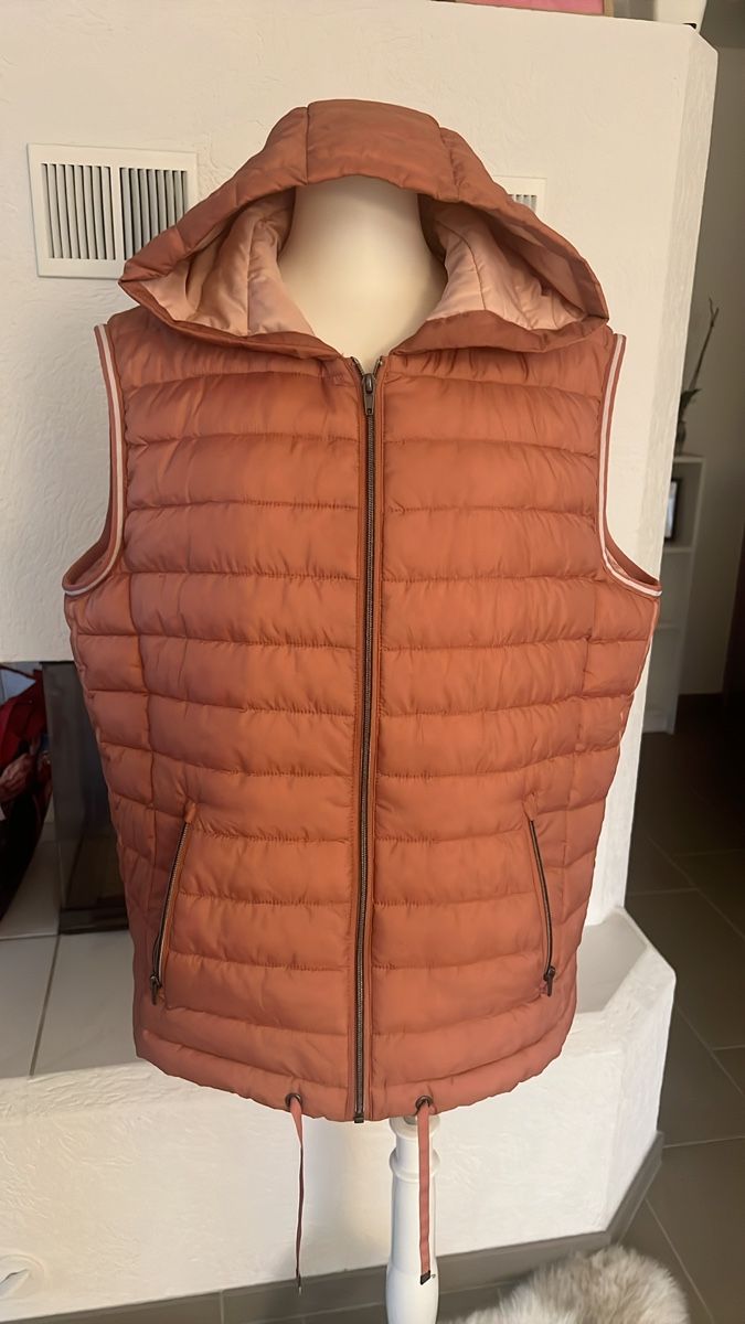 Gilet & Giacche senza maniche: Steppweste Damen Gr. 44 mit Kapuze – Usato da Seon venduto da Sunny-Schmuck78