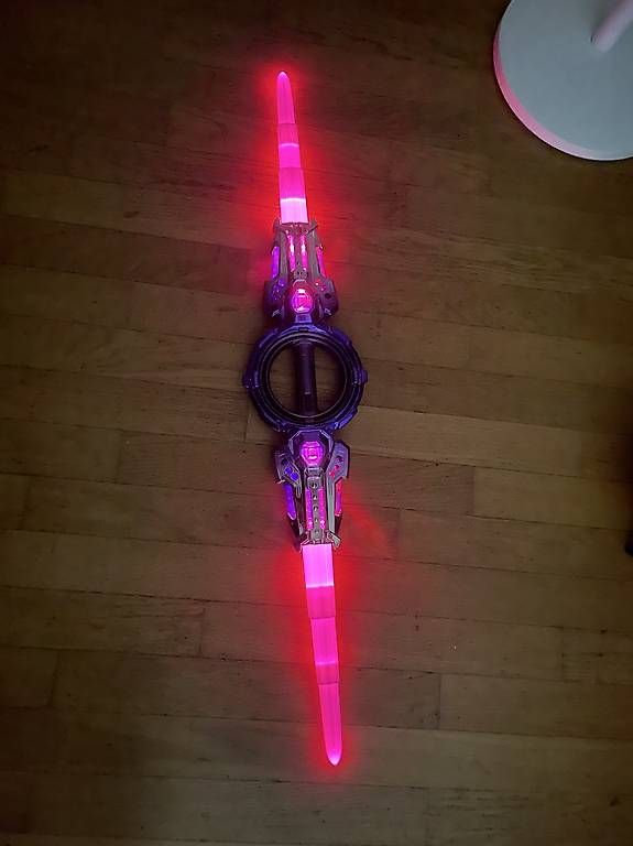 Altro per Film & Serie: LED Schwert / Leuchtstab mit Farbwechsel Drehfunktion – Usato da Niederhasli venduto da ioa_k5sq