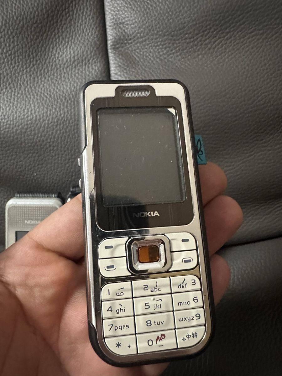 Nokia Telefoni cellulari / Smartphones: Nokia Handy Konvolut 4x – Difettoso da Heerbrugg venduto da Amazon38 5