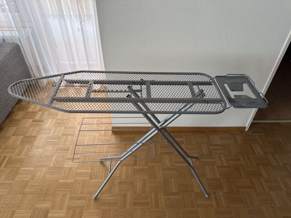Assi da stiro: Bügelbrett Metall mit Wäscheständerablage – Usato da Wettswil venduto da GP_18 1