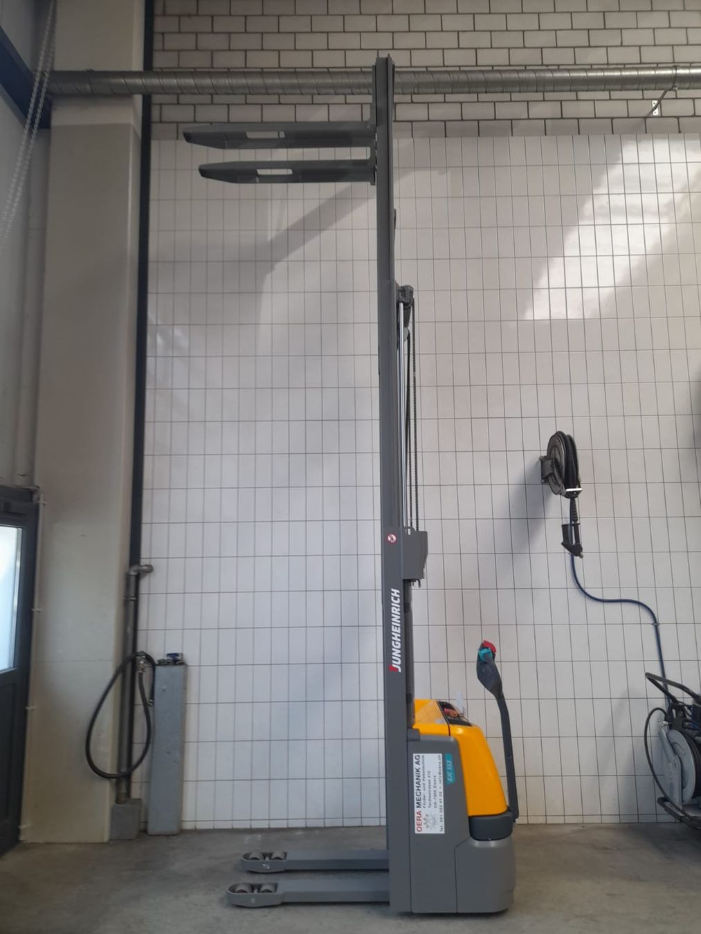 Jungheinrich Carrelli elevatori e a forche: Jungheinrich Elektro Deichselstapler EJC 112 ohne Initialhub – Nuovo (secondo la descrizione) da Zizers venduto da oera 1