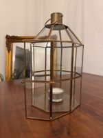 Laterne aus Glas und Metall gold