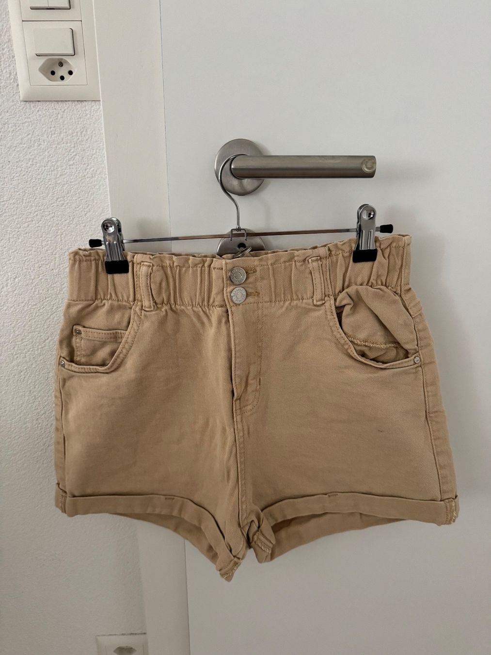 Bershka Hosen: Short beige taille haute élastique Bershka – Neu (gemäss Beschreibung) aus Court von mae_pl7l